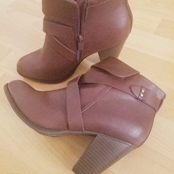 Forever Shoes - Burgundy Red Brown Boot Booties Heel Shoes 9